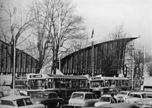 autobus de la RATP devant le Palais des Sports, 1968 autobus de la RATP devant le Palais des Sports, 1968